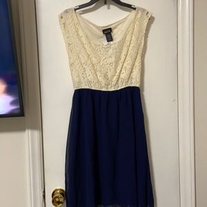 White and navy blue dress size L